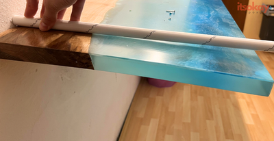 Epoxy die na het uitharden krom trekt of buigt